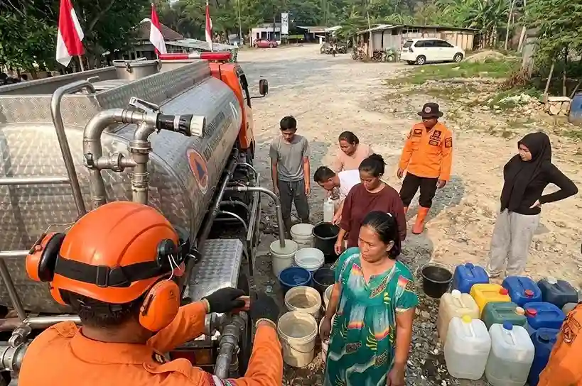 BPBD Bogor Salurkan 10.000 Liter Air Bersih Atasi Kekeringan