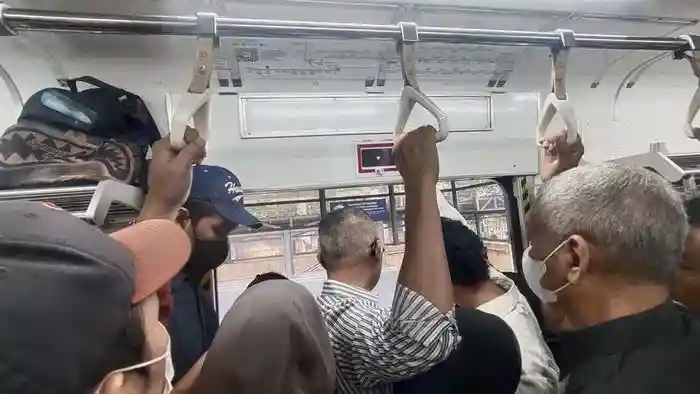 KRL Bogor-Jakarta Kota Alami Gangguan di Stasiun Kalibata