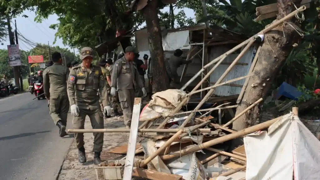 Pemkab Bogor Gusur 103 Bangunan Liar di Ciseeng, Fasum Kembali
