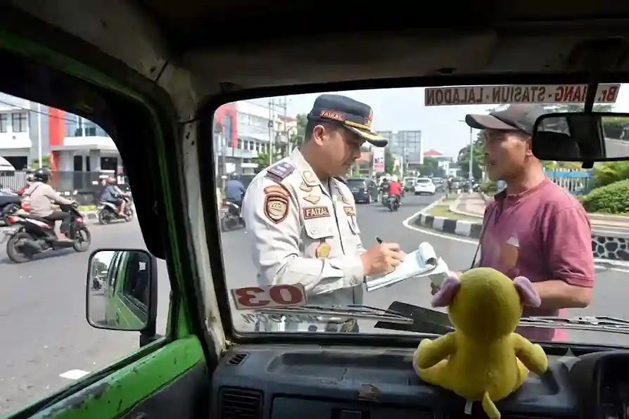 Razia di Bogor: Belasan Angkot Tak Penuhi Syarat Teknis Ditindak