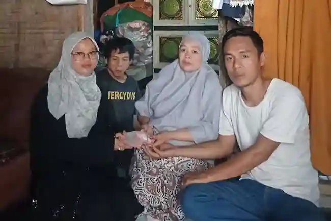 Kapolri Bedah Rumah Buruh Cuci Gosok di Bogor