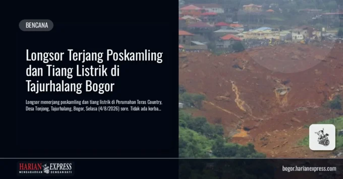Longsor Terjang Poskamling dan Tiang Listrik di Tajurhalang Bogor